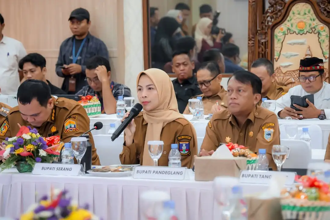 Bupati Serang Ratu Rachmatuzakiyah