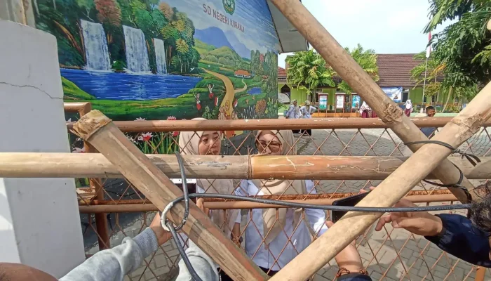Penyegelan SDN Kuranji Terulang, Kepsek Menangis Harap Kegiatan Belajar Kembali Normal